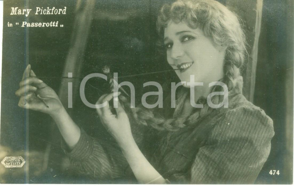 Cartolina originale da collezione 1926 CINEMA Mary POCKFORD si fa le treccine in Passerotti Cartolina FP NV 1