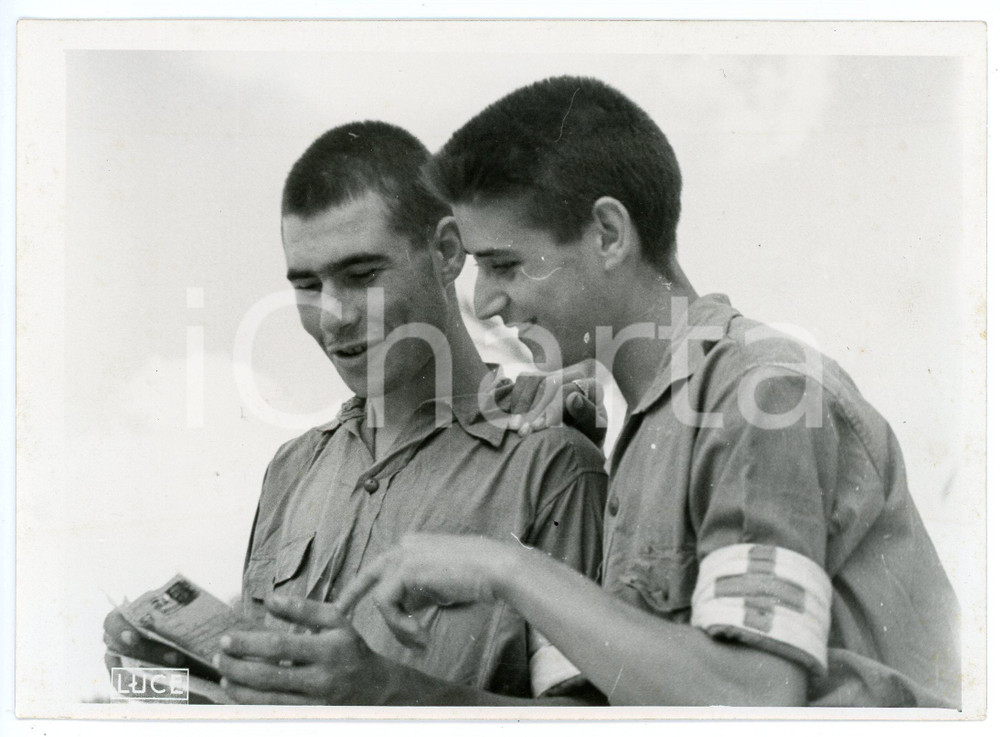 Fotografia d epoca originale 1941 WW2 AFRICA SETTENTRIONALE Croce Rossa  Lettura lettere da casa Fotografia 1