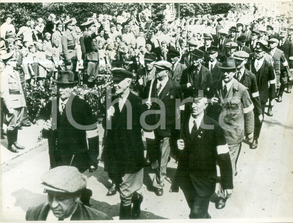 Fotografia d epoca originale 1944 SUDHANNOVERBRAUNSCHWEIG Il popolo in marcia in adunata di difesa Foto 1