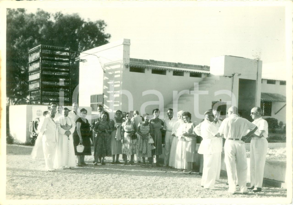 Fotografia d epoca originale 1940 ca AFGOI SOMALIA Operai e dirigenti del cotonificio con vescovo Foto 1