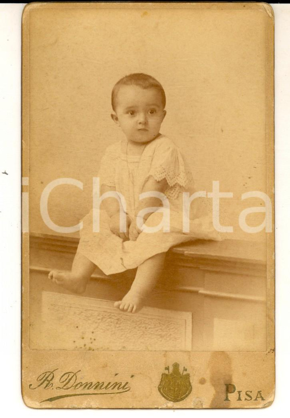 Fotografia d epoca originale 1900 ca TORINO Ritratto di bambino con la veste bianca Foto DONNINI 8x13 cm 1