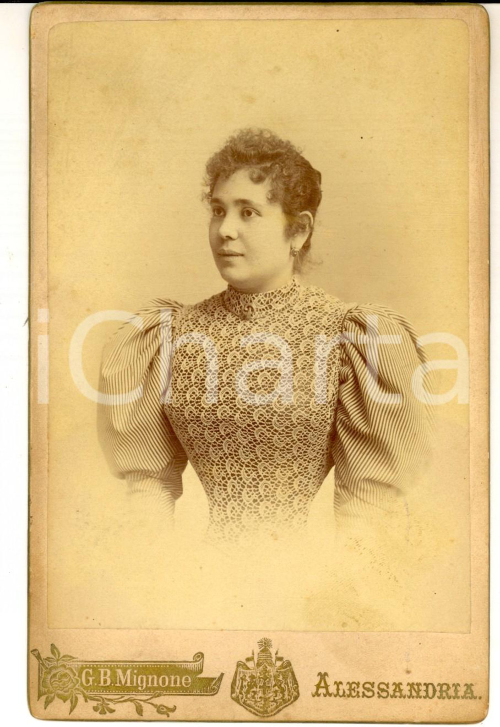Fotografia d epoca originale 1910 ca ALESSANDRIA Ritratto di donna in abito ricamato Foto G. B. MIGNONE 1