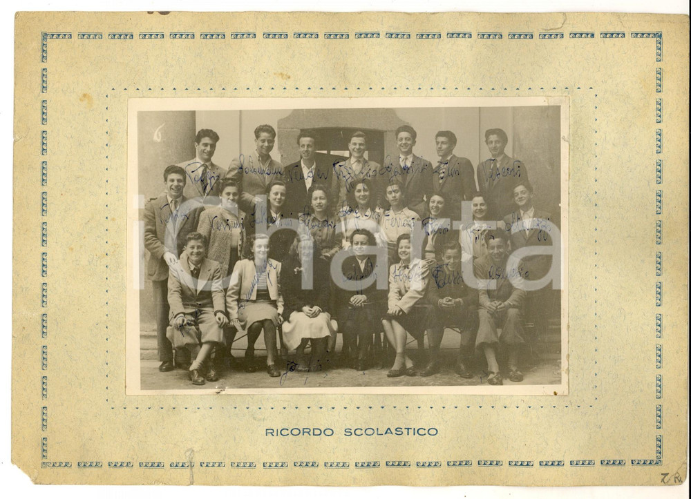 Fotografia d epoca originale 1950 ca MILANO Foto ricordo di una classe liceale Firme studenti 24x18 1