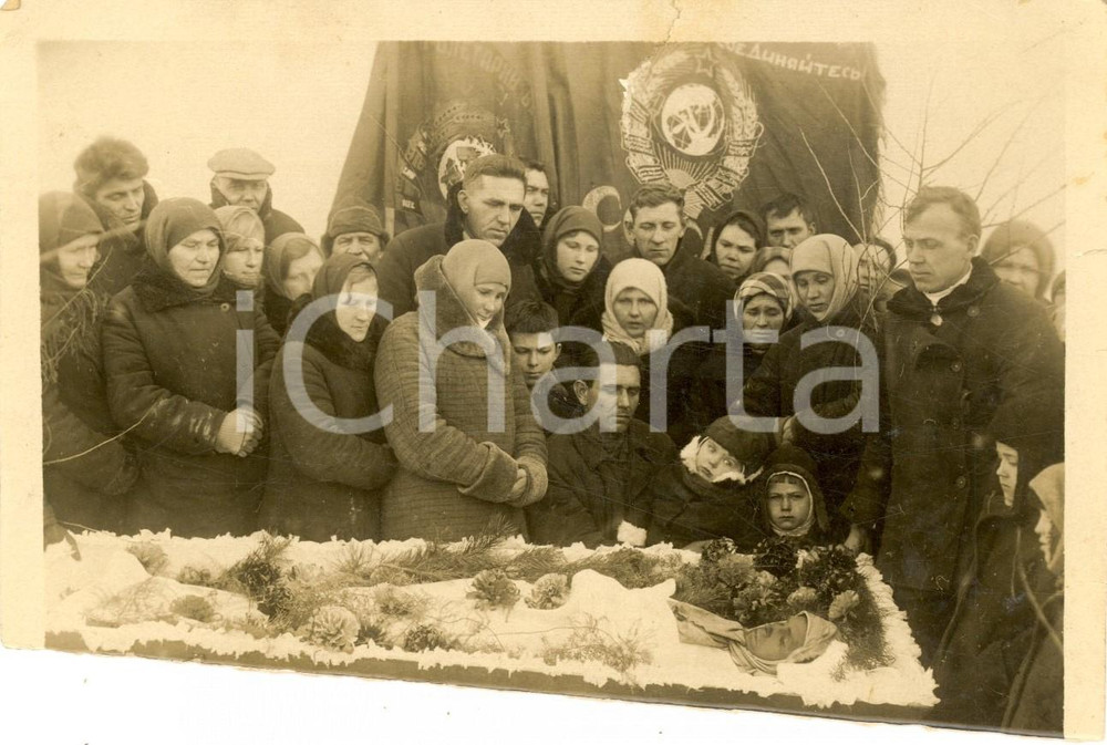 Fotografia d epoca originale 1930 ca URSS Cerimonia funebre per un ragazzo Foto DANNEGGIATA 17x11 cm 1