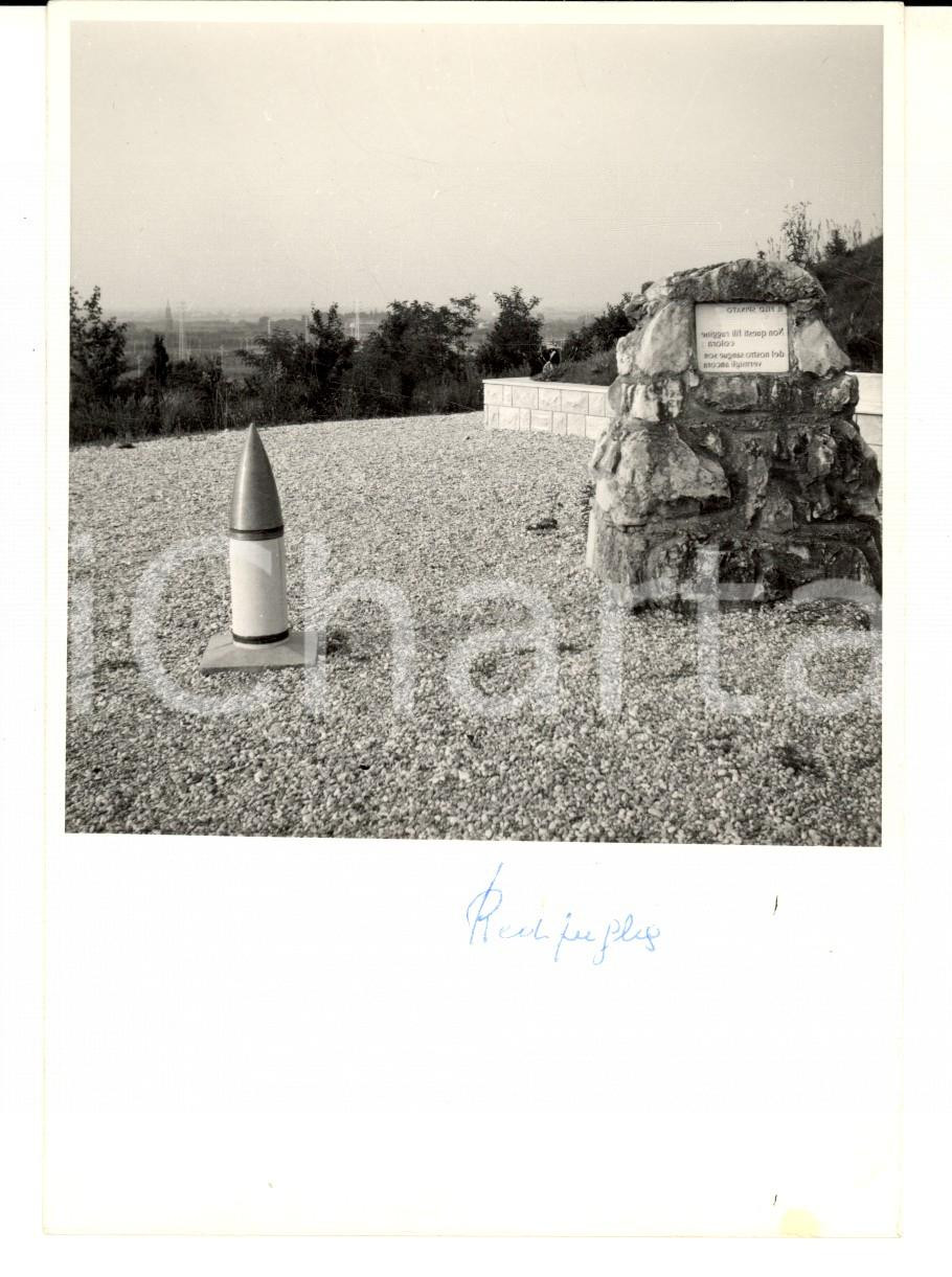 Fotografia d epoca originale 1960 ca REDIPUGLIA GO Un angolo del Sacrario militare Foto VINTAGE 11x15 1