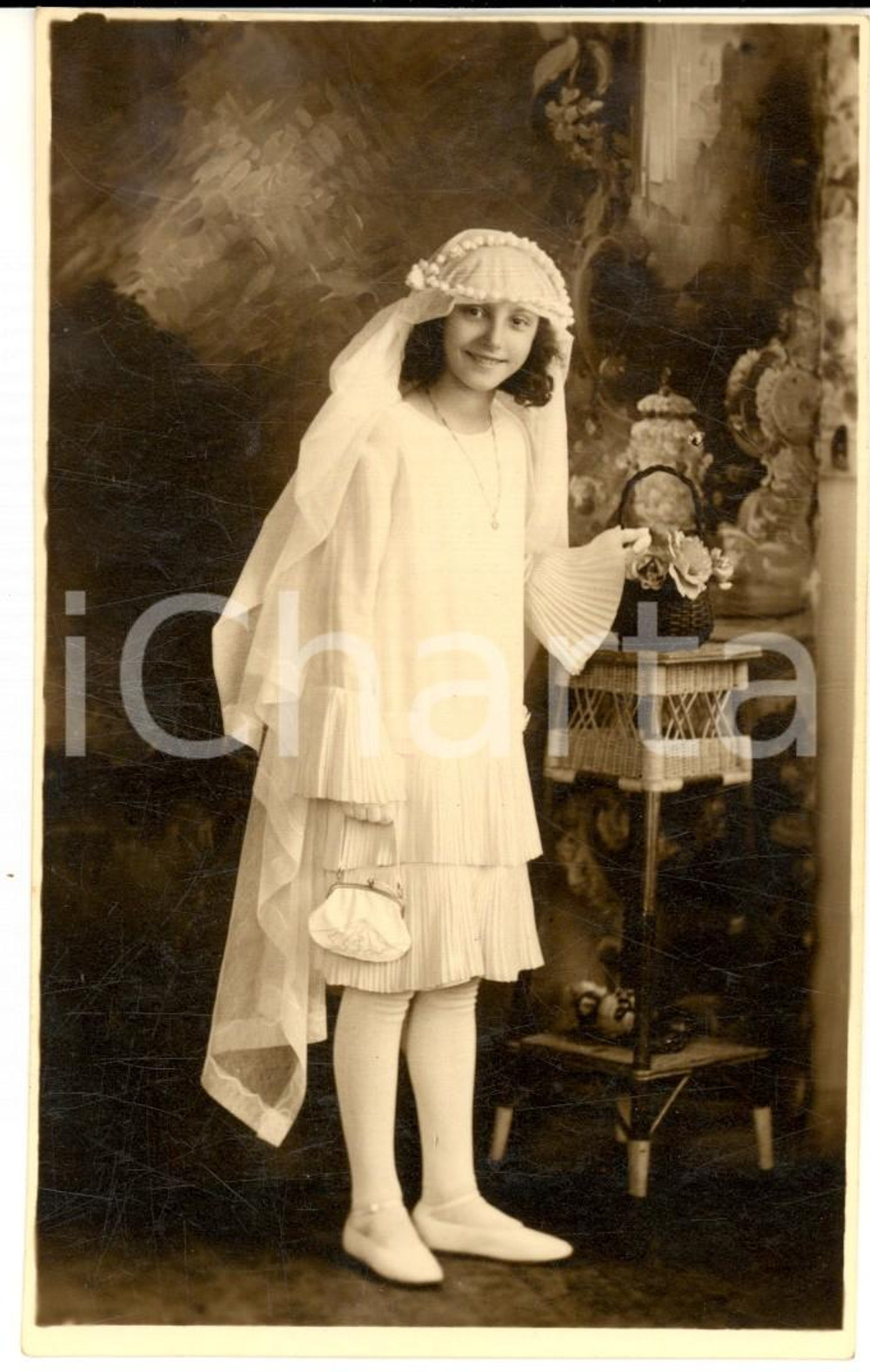 Fotografia d epoca originale 1930 MILANO Bambina alla Prima Comunione con borsetta Foto cartolina BRAMBATI 1