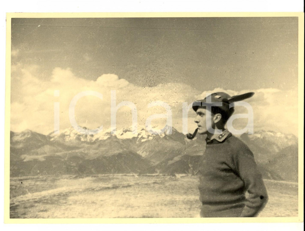 Fotografia d epoca originale 1940 ca ALPI LOMBARDE Ritratto di giovane alpino con la pipa Foto JENZI 18x13 1