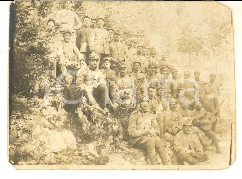 Fotografia d epoca originale 1917 WWI ZONA DI GUERRA Militari di fanteria con gatto e chitarra Foto 12x9 1
