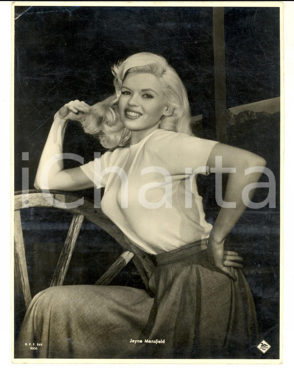 Fotografia d epoca originale 1960 ca USA Jayne MANSFIELD in posa con un carro Foto 19x24 20th FOX 1