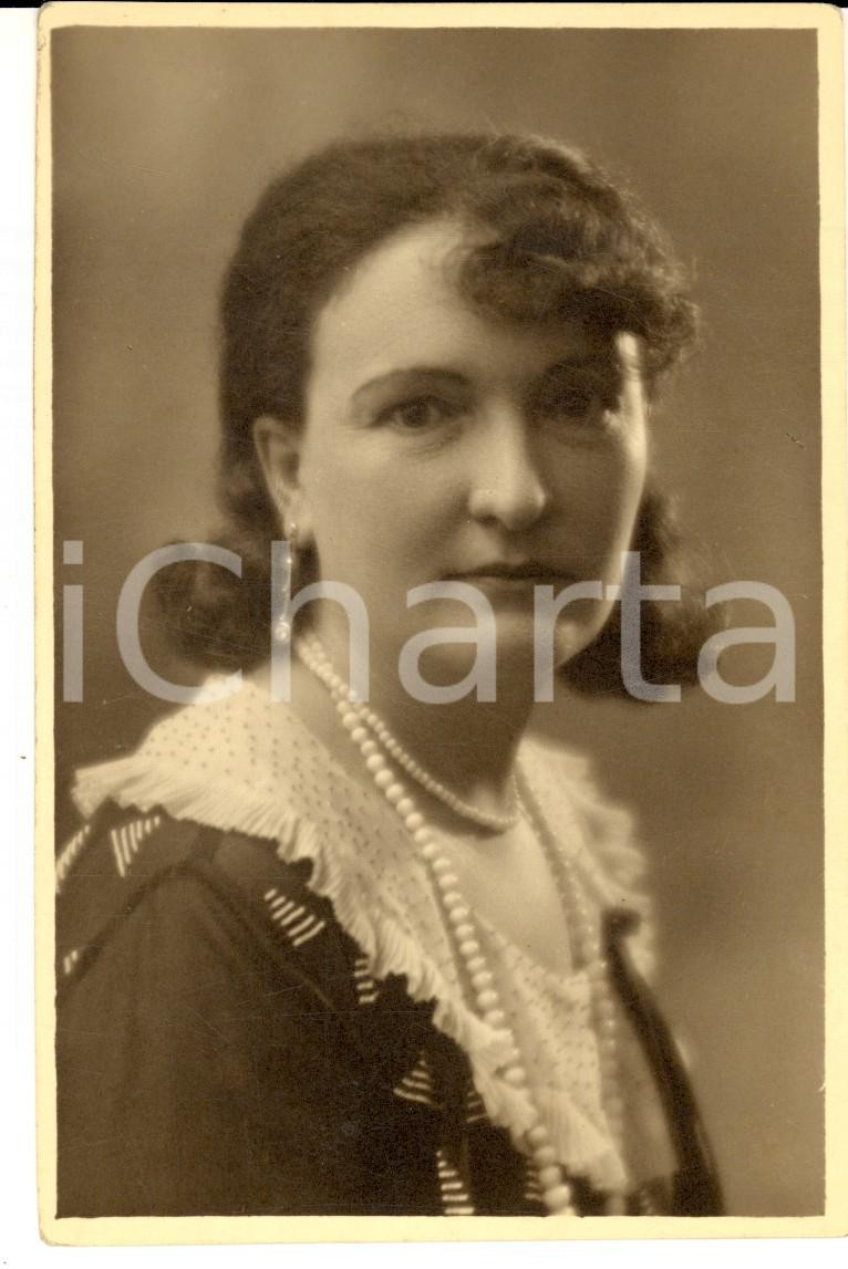 Fotografia d epoca originale 1940 ca MILANO BRERA Ritratto di donna con filo di perle Foto BADODI 1