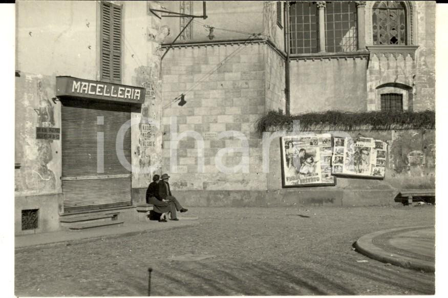Fotografia d epoca originale 1950 CASTIGLIONE OLONA VA Coppia davanti a una macelleria Foto ARTISTICA 10x8 1
