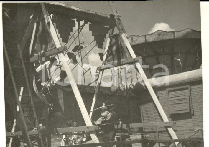 Fotografia d epoca originale 1950 MILANO VIALBA Giostra con bambini in volo Fotografia ARTISTICA 13x9 cm 1