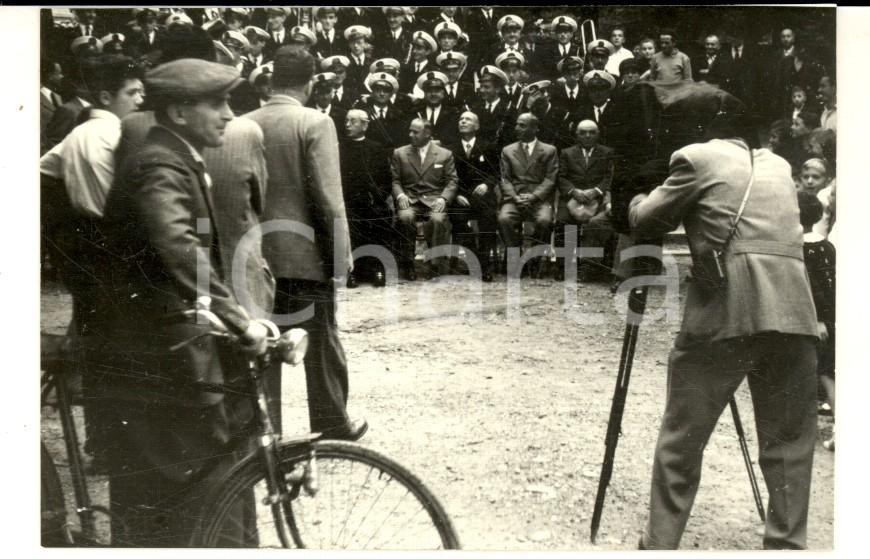 Fotografia d epoca originale 1950 MARIANO COMENSE Festa della banda  Autorità posano in gruppo Foto 7x10 cm 1