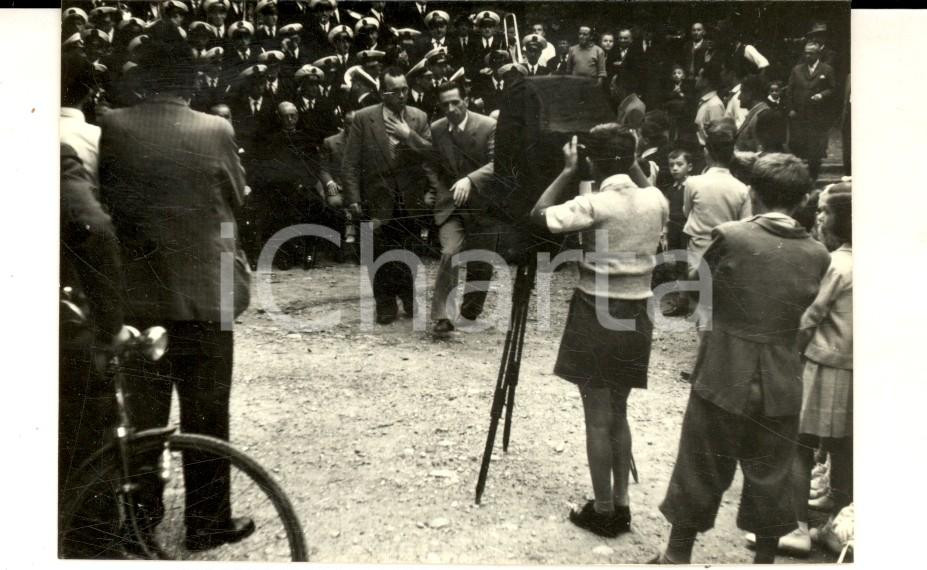 Fotografia d epoca originale 1950 MARIANO COMENSE Festa della banda  Autorità  in posa Fotografia 7x10 cm 1
