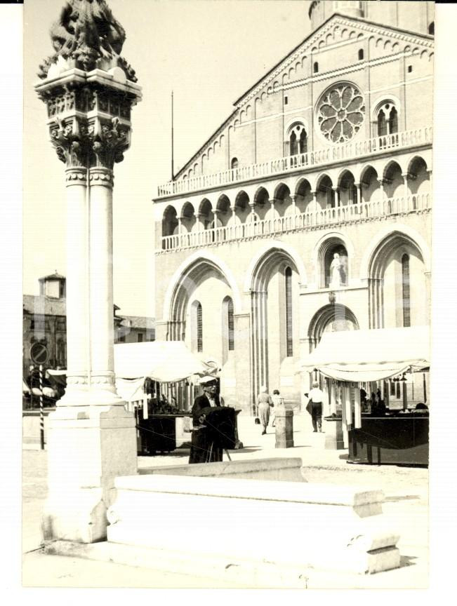 Fotografia d epoca originale 1952 PADOVA Bancarelle nella Piazza del Santo Fotografia artistica 8x10 cm 1