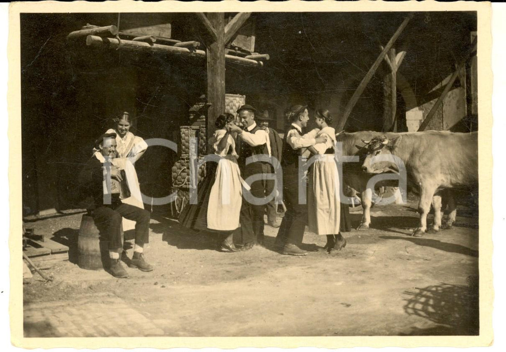 Cartolina originale da collezione 1939 BOLZANO Danza in costume tradizionale Cartolina Attilio VALENTINUZZI FG 1