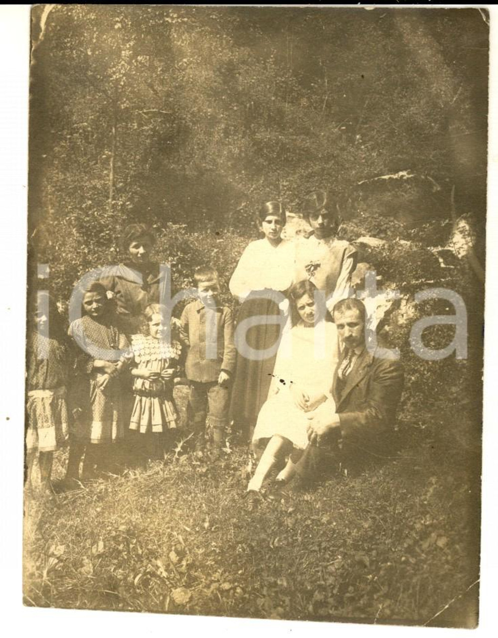 Fotografia d epoca originale 1920 AREA LOMBARDA Una numerosa famiglia in gita Foto 9x11 O tutto o nulla 1