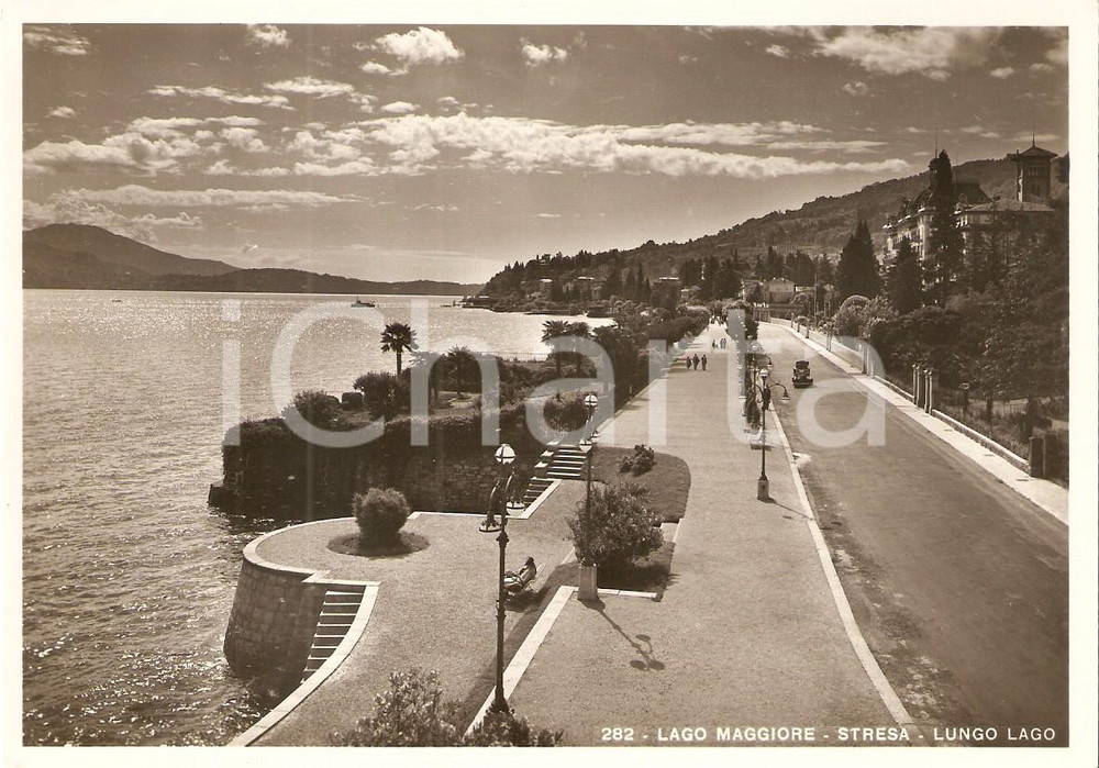1955 ca STRESA (VB) Relax lungo il LAGO MAGGIORE *Cartolina FG VG