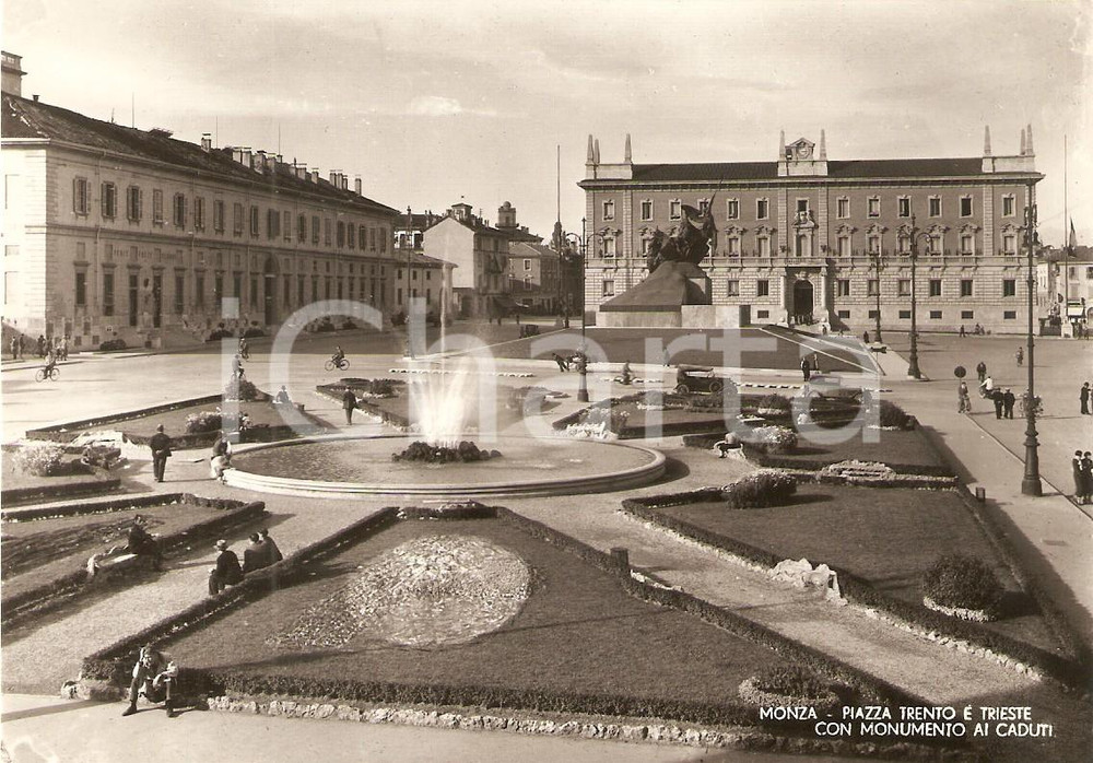 Cartolina originale da collezione 1955 ca MONZA Piazza Trento e Trieste con Monumento ai Caduti Cartolina FG NV 1