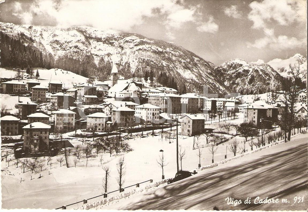 1961 VIGO DI CADORE (BL) Il paese coperto da un manto di neve *Cartolina FG VG