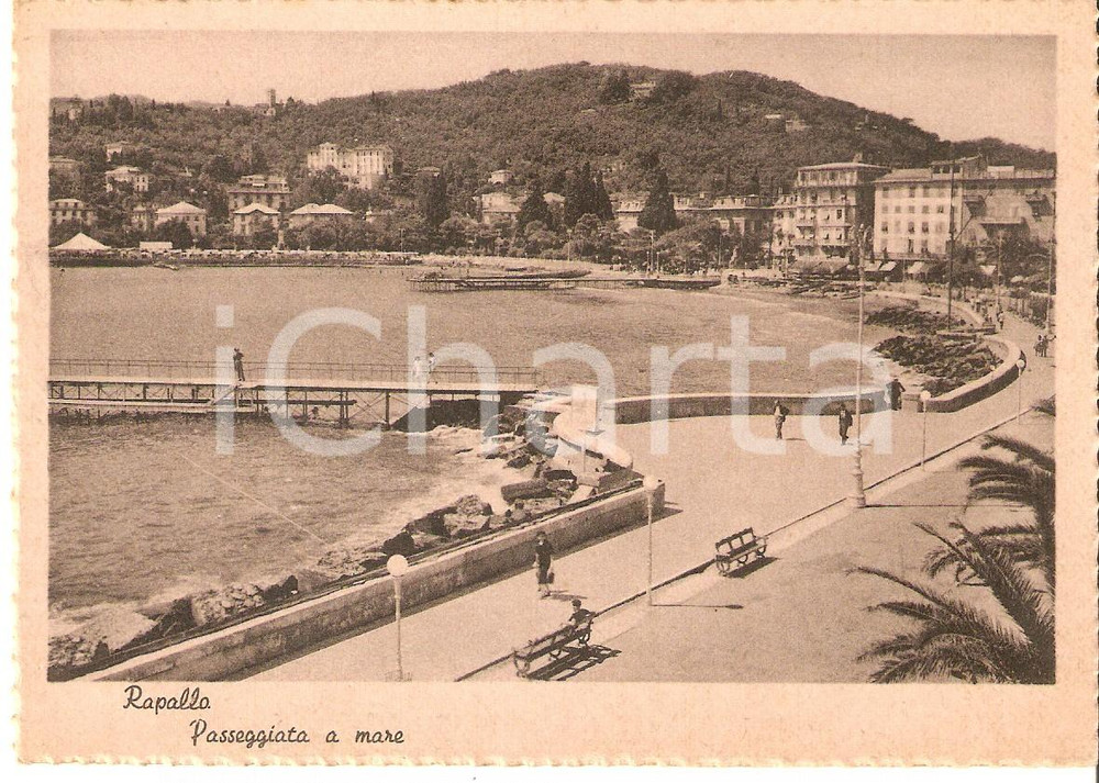 Cartolina originale da collezione 1940 ca RAPALLO GE Rapallesi passeggiano sul lungomare Cartolina FG NV 1