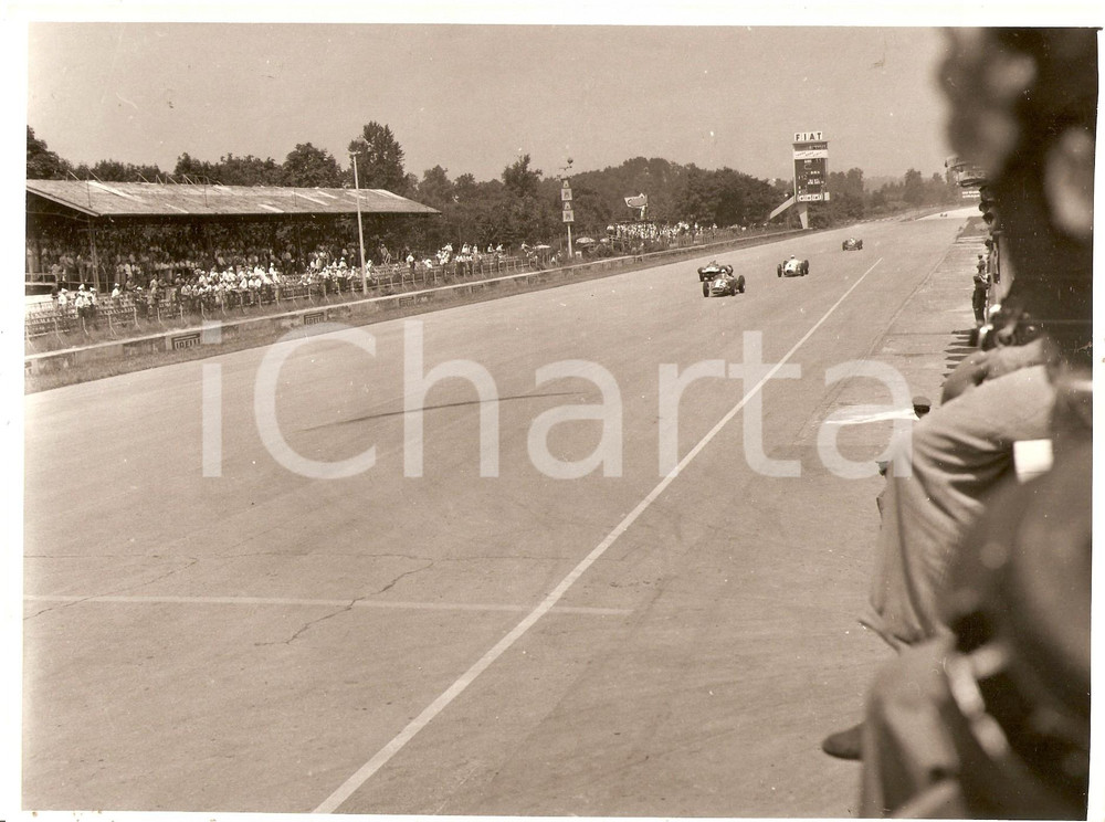 Fotografia d epoca originale 1954 F1 Autodromo di MONZA Auto durante la gara  Tabellone contagiri FIAT Foto 1
