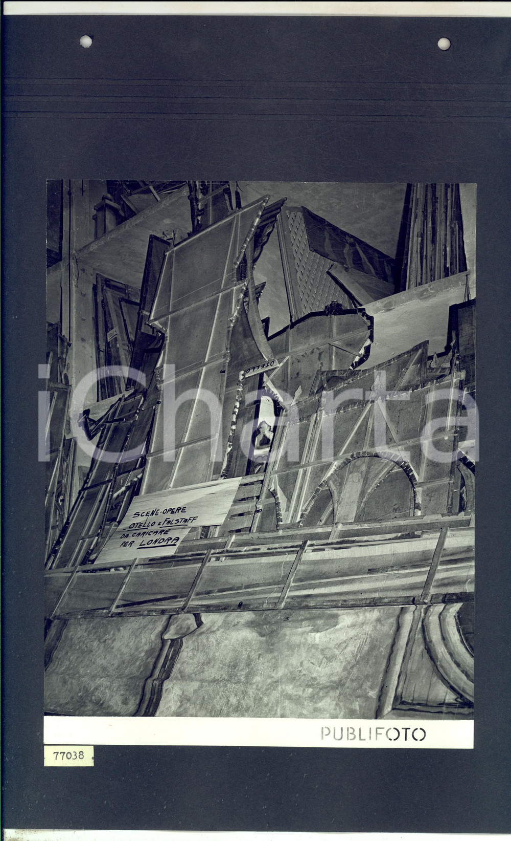 Fotografia d epoca originale 1950 MILANO TEATRO ALLA SCALA Imballaggio scenografie tournée LONDRA Foto 22x35 1