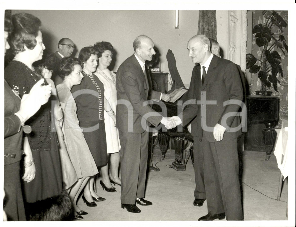1967 MILANO Corale "G. VERDI" al termine di un concerto *Foto 24x18 cm