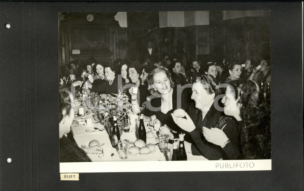 1950 EDINBURGH TOURNEE TEATRO ALLA SCALA Tavolo femminile a cena *Foto 35x25 cm