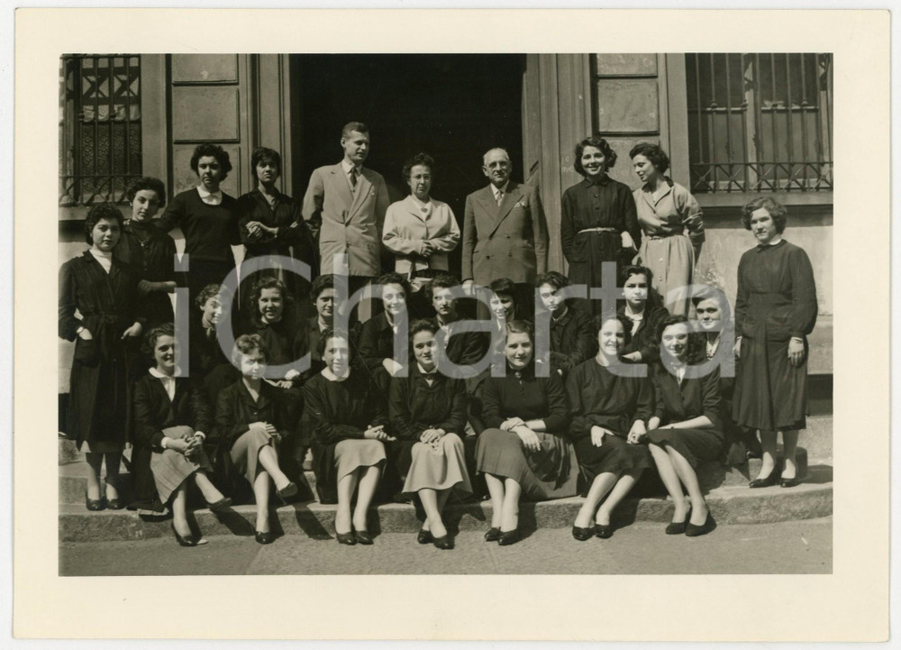 Fotografia d epoca originale 1960 ca MILANO Prof. Francesco MELZI D ERIL con una classe liceale Foto 18x13 1