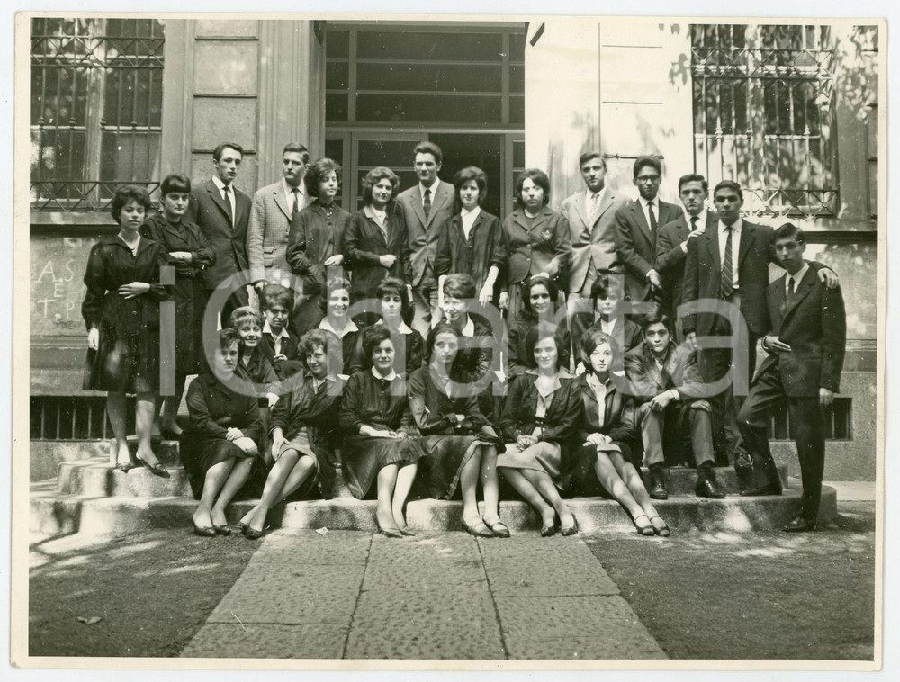 Fotografia d epoca originale 1961 MILANO Ritratto d una classe liceale Fotografia VINTAGE 24x18 cm 1