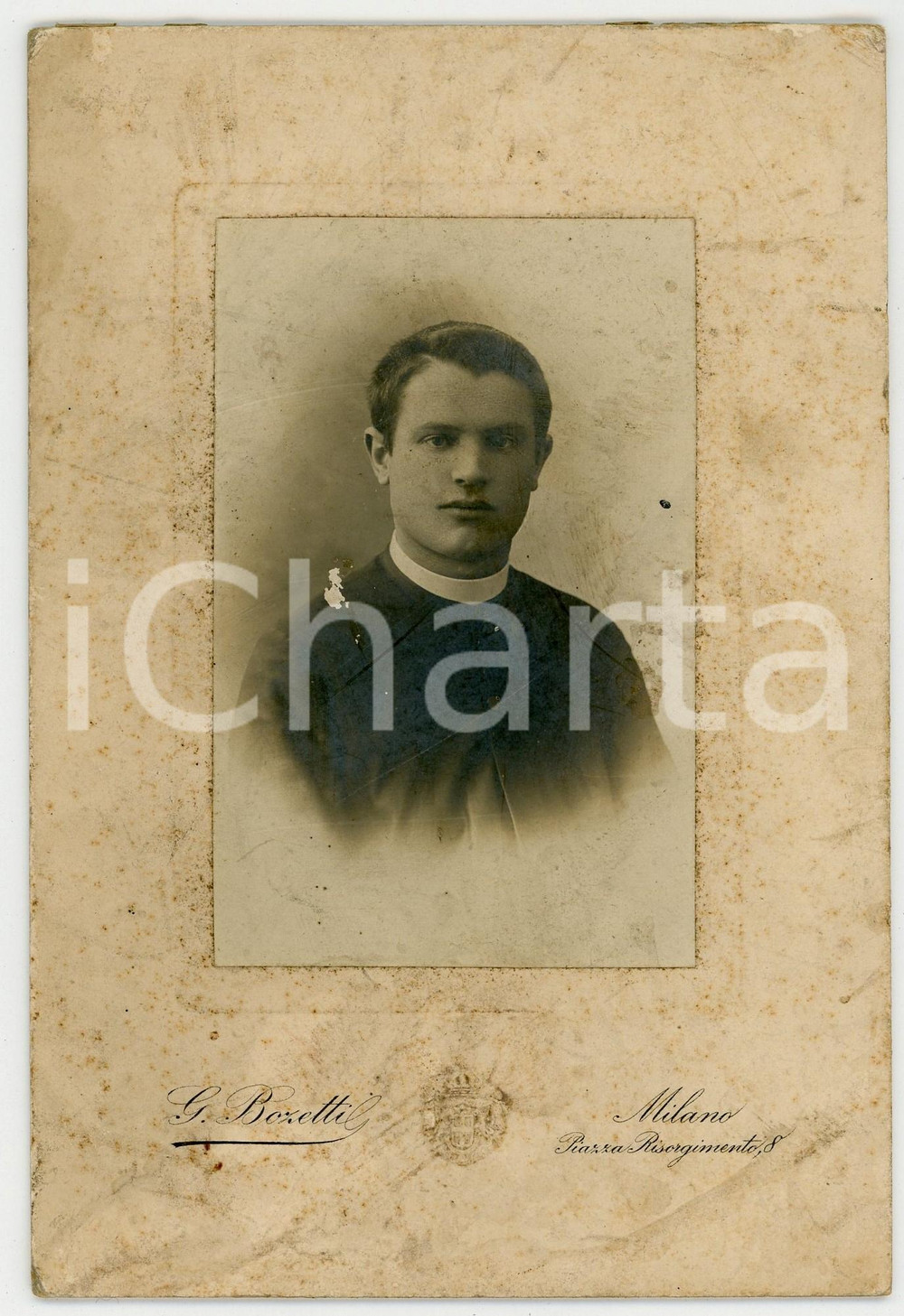 Fotografia d epoca originale 1910 ca MILANO Ritratto di giovane sacerdote Foto G. BOZETTI 12x17 cm 1