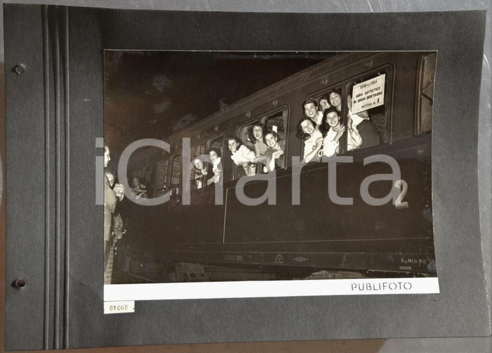 Fotografia d epoca originale 1950 EDINBURGH Tournee TEATRO ALLA SCALA Coriste in partenza per Londra Foto 1