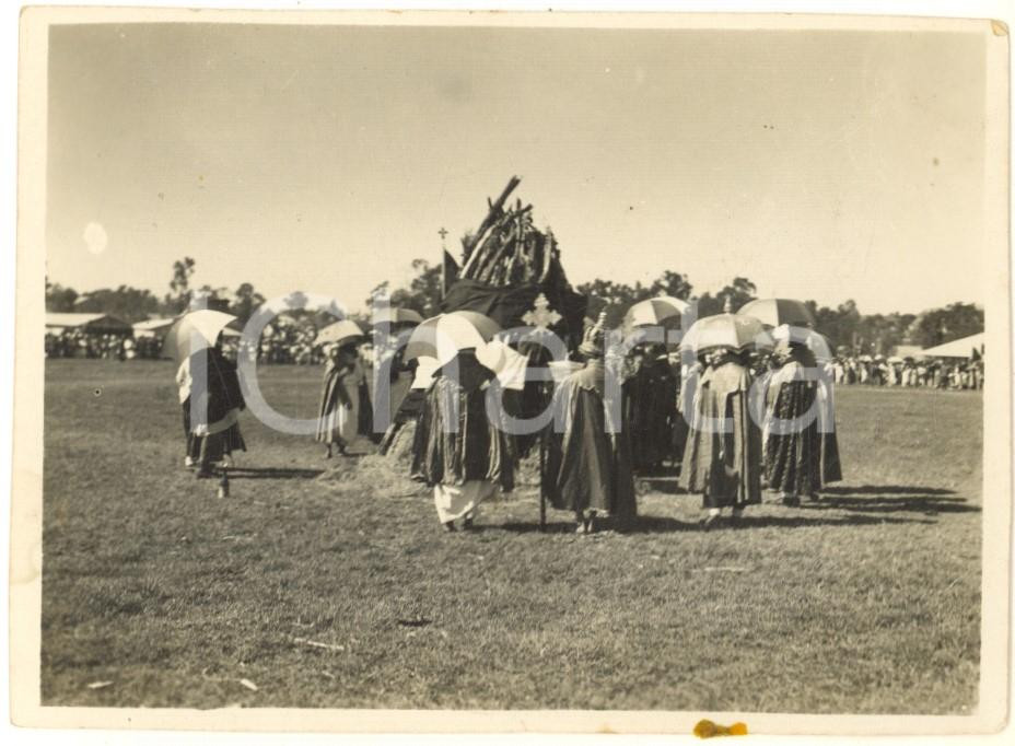 Fotografia d epoca originale 1932 ASMARA ERITREA Cerimonia copta con ombrelli tricolore Foto 11x8 cm 1