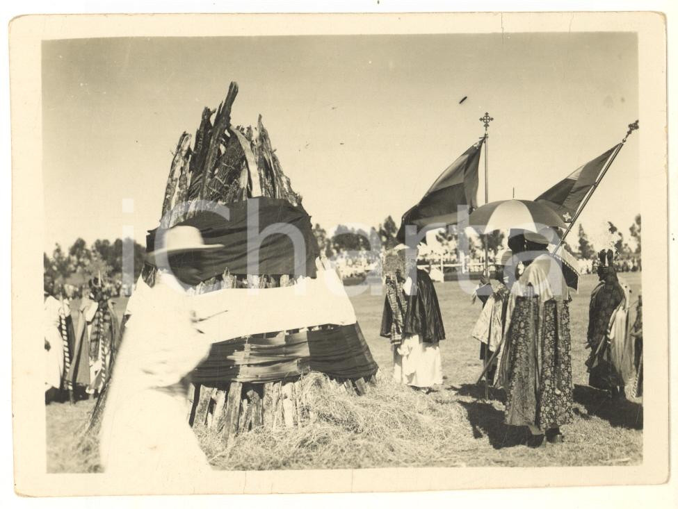 Fotografia d epoca originale 1932 ASMARA ERITREA Cerimonia tradizionale copta con catasta Foto 11x8 cm 1