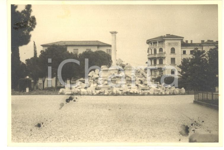 Fotografia d epoca originale 1950 GORIZIA Il monumento ai Caduti distrutto dagli jugoslavi Foto 9x6 cm 1