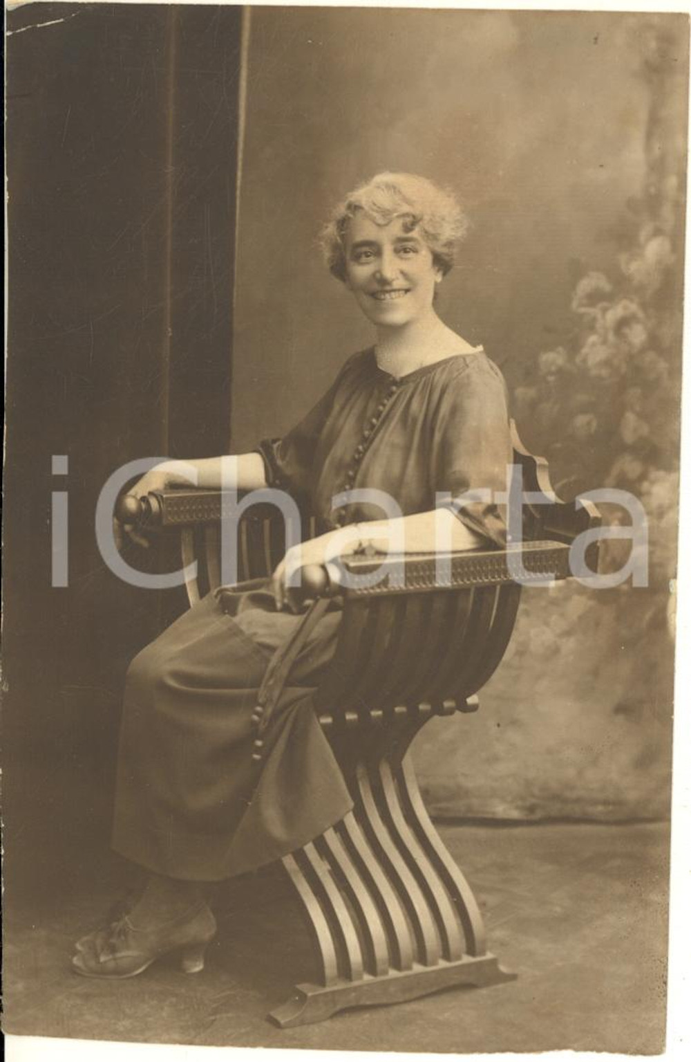 1920 ca TORINO Ritratto di donna su una sedia *Foto VINTAGE 10x14 cm