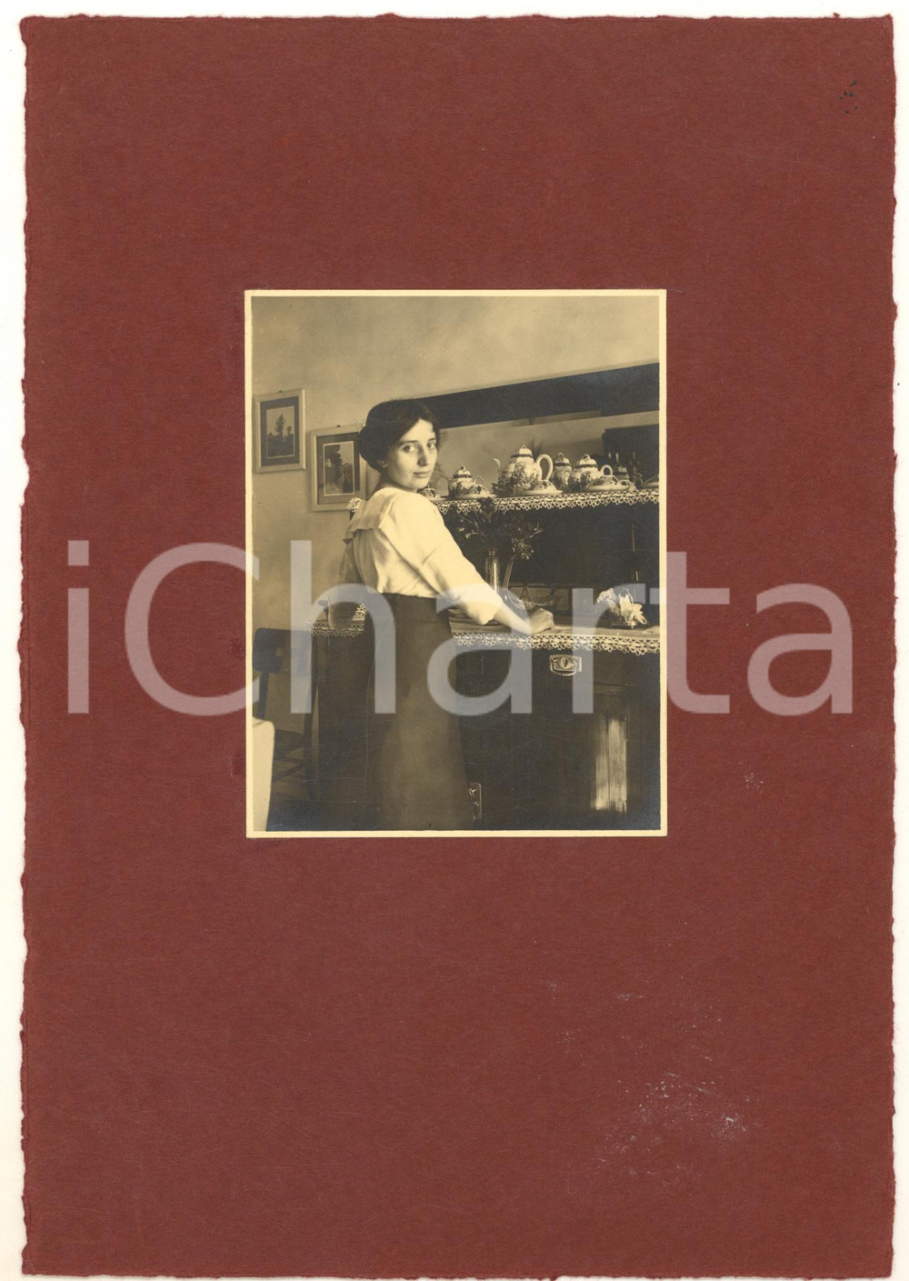 1940 ca MILANO (?) Ritratto di donna in soggiorno *Foto VINTAGE 18x25 cm