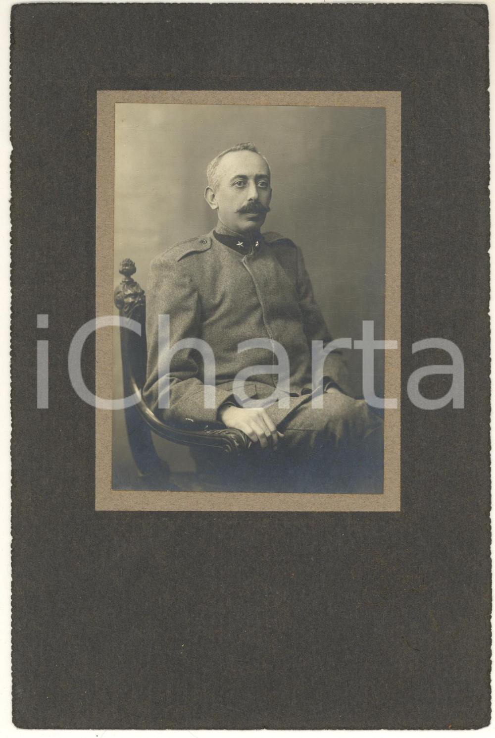Fotografia d epoca originale 1910 ca MILANO Ritratto di un ufficiale seduto Foto G. B. GANZINI 17x26 cm 1