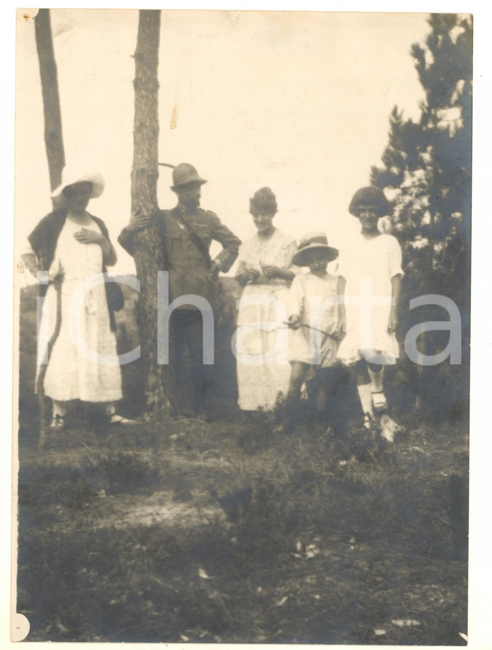 Fotografia d epoca originale 1919 MONTE BRACCO CN Ritratto di alpino con la famiglia Foto VINTAGE 13x18 cm 1