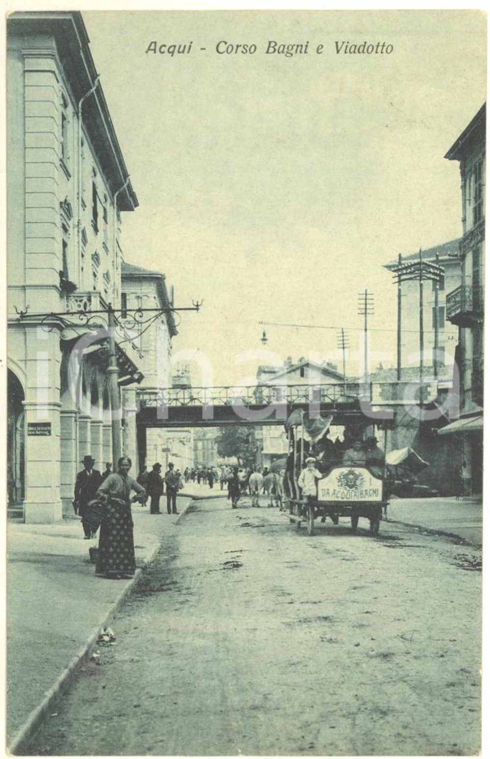 Cartolina originale da collezione 1910 ca ACQUI TERME AL Corso Bagni Cartolina ANIMATA con omnibus FP NV 1