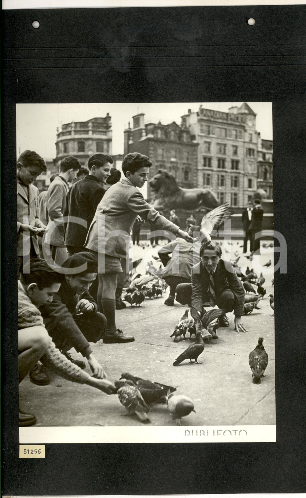 Fotografia d epoca originale 1950 LONDON TRAFALGAR SQUARE Bambini coro TEATRO ALLA SCALA   Foto ARTISTICA 1