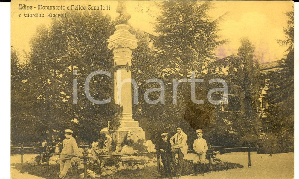 Cartolina originale da collezione 1915 UDINE Monumento a CAVALLOTTI e giardino RICASOLI Cartolina ANIMATA bambini 1