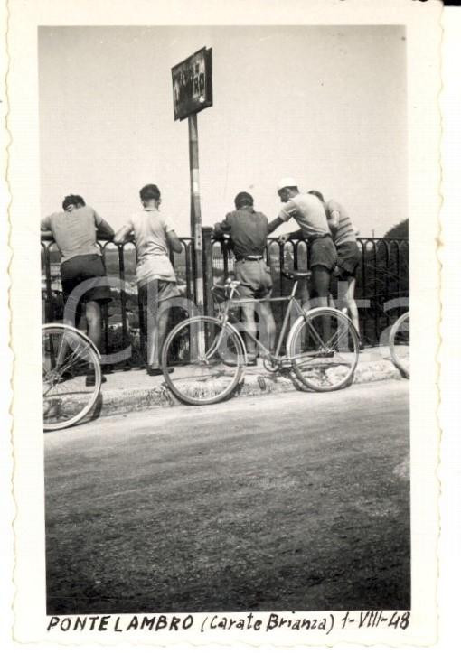 Fotografia d epoca originale 1948 CICLISMO CARATE BRIANZA LAMBRO Corridori di schiena Foto ARTISTICA 6x9 cm 1