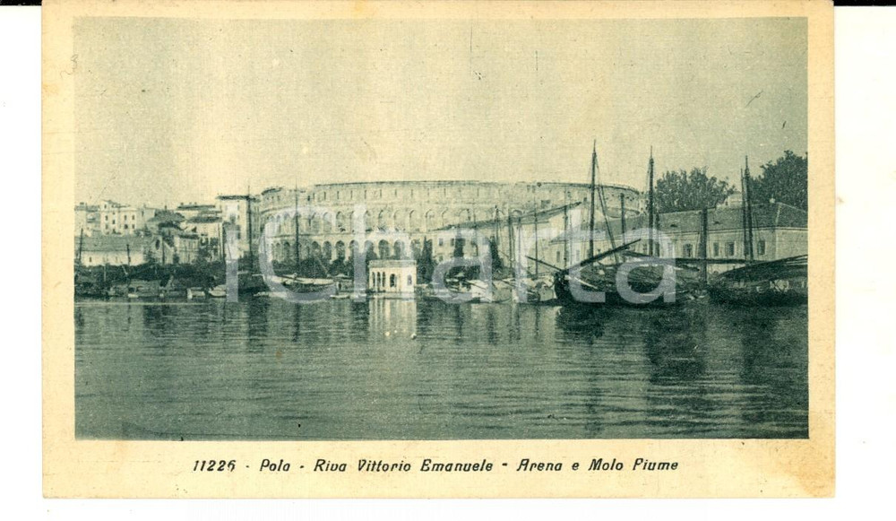 Cartolina originale da collezione 1930 POLA ISTRIA Riva Vittorio Emanuele  Arena e Molo Fiume Cartolina FP VG 1