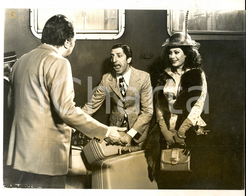 Fotografia d epoca originale 1973 CINEMA GIOVANNONA COSCIALUNGA Pippo FRANCO ed Edwige FENECH Scena stazione 1