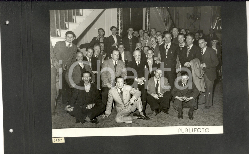 Fotografia d epoca originale 1950 LONDON TournÃ©e TEATRO ALLA SCALA Foto di gruppo per gli orchestrali 35x25 1