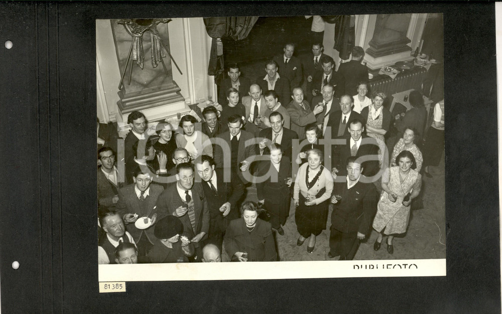 Fotografia d epoca originale 1950 LONDON TournÃ©e TEATRO ALLA SCALA Musicisti al brindisi Foto 35x25 cm 1
