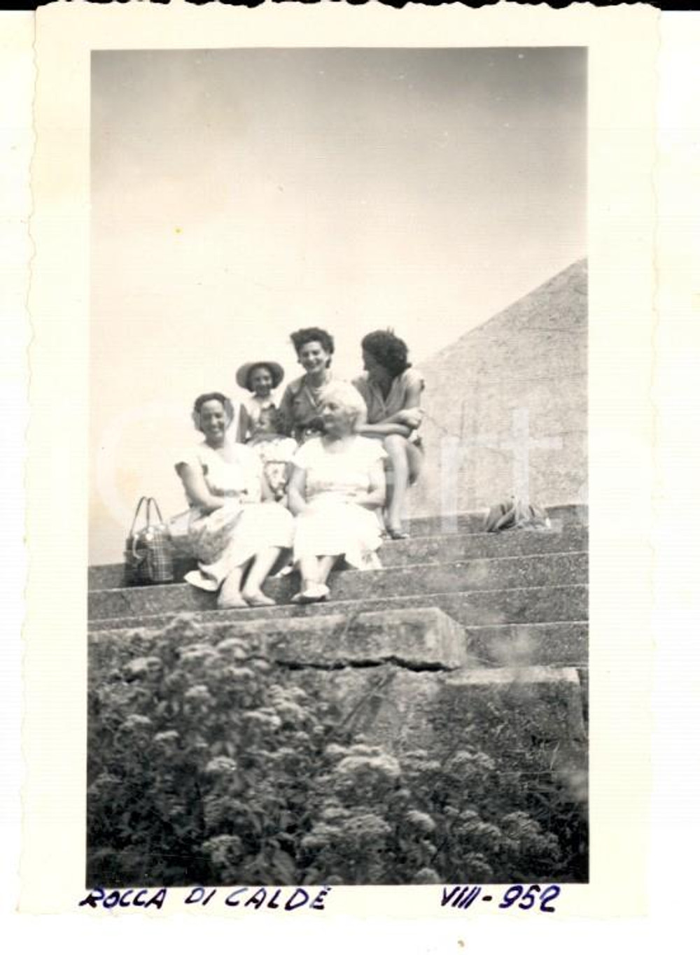 Fotografia d epoca originale 1952 ROCCA DI CALDE  Gruppo di famiglia al femminile Foto VINTAGE 7x9 cm 1