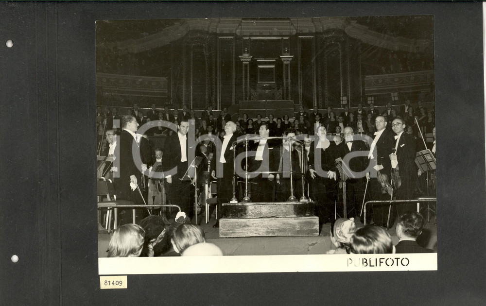 Fotografia d epoca originale 1950 LONDON TournÃ©e TEATRO ALLA SCALA Victor DE SABATA e cantanti sul palco 1